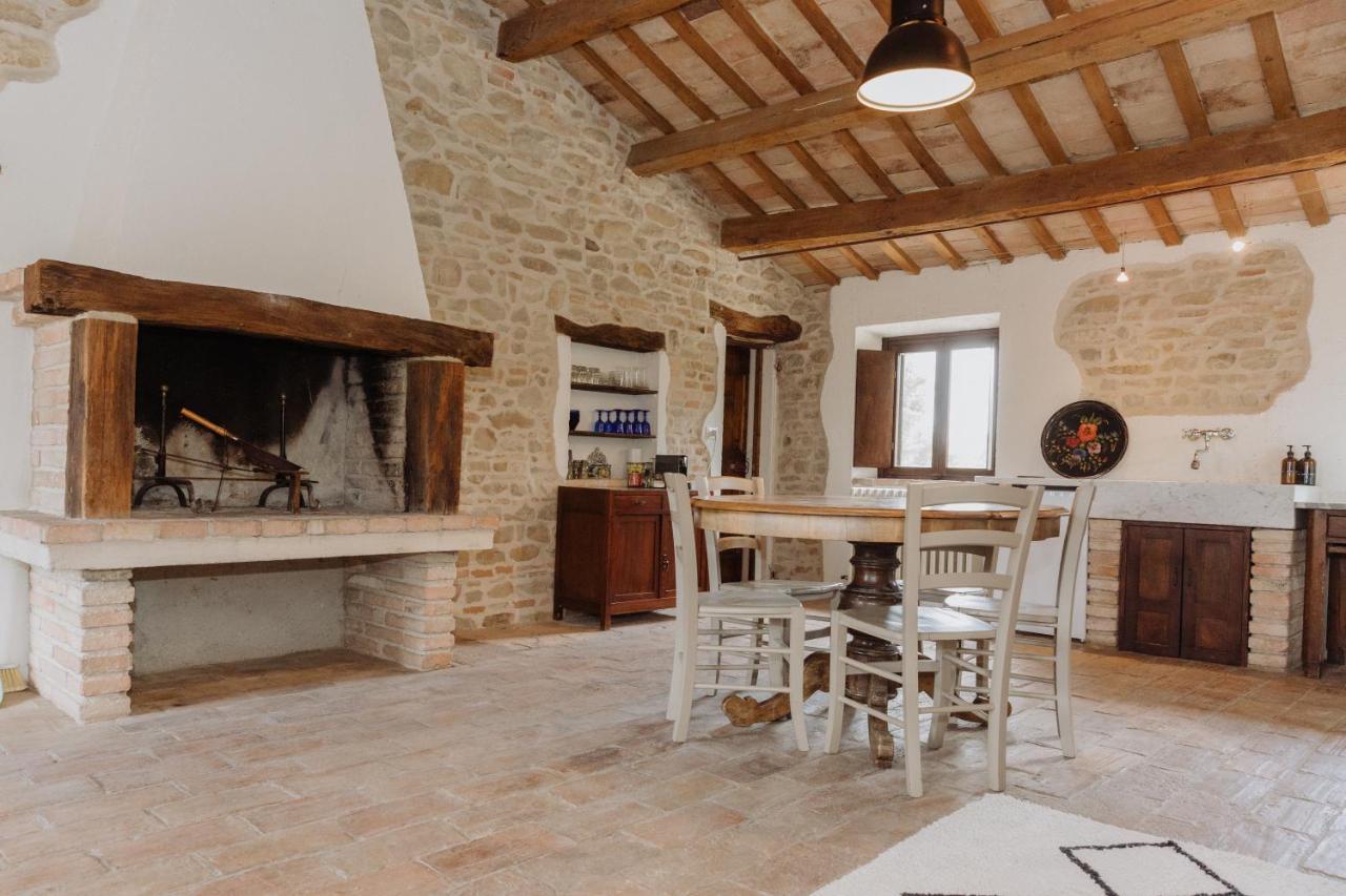Agriturismo Qui Voglio Monte Roberto Eksteriør bilde