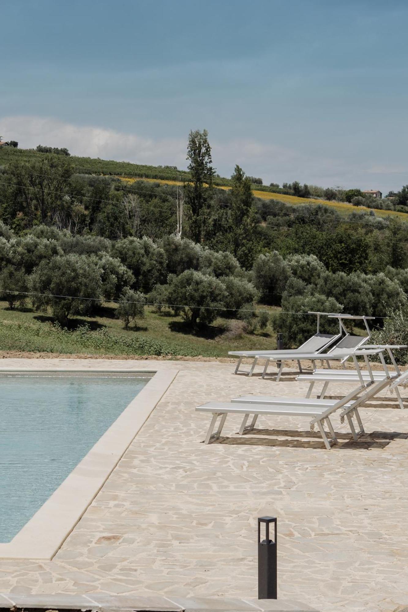 Agriturismo Qui Voglio Monte Roberto Eksteriør bilde